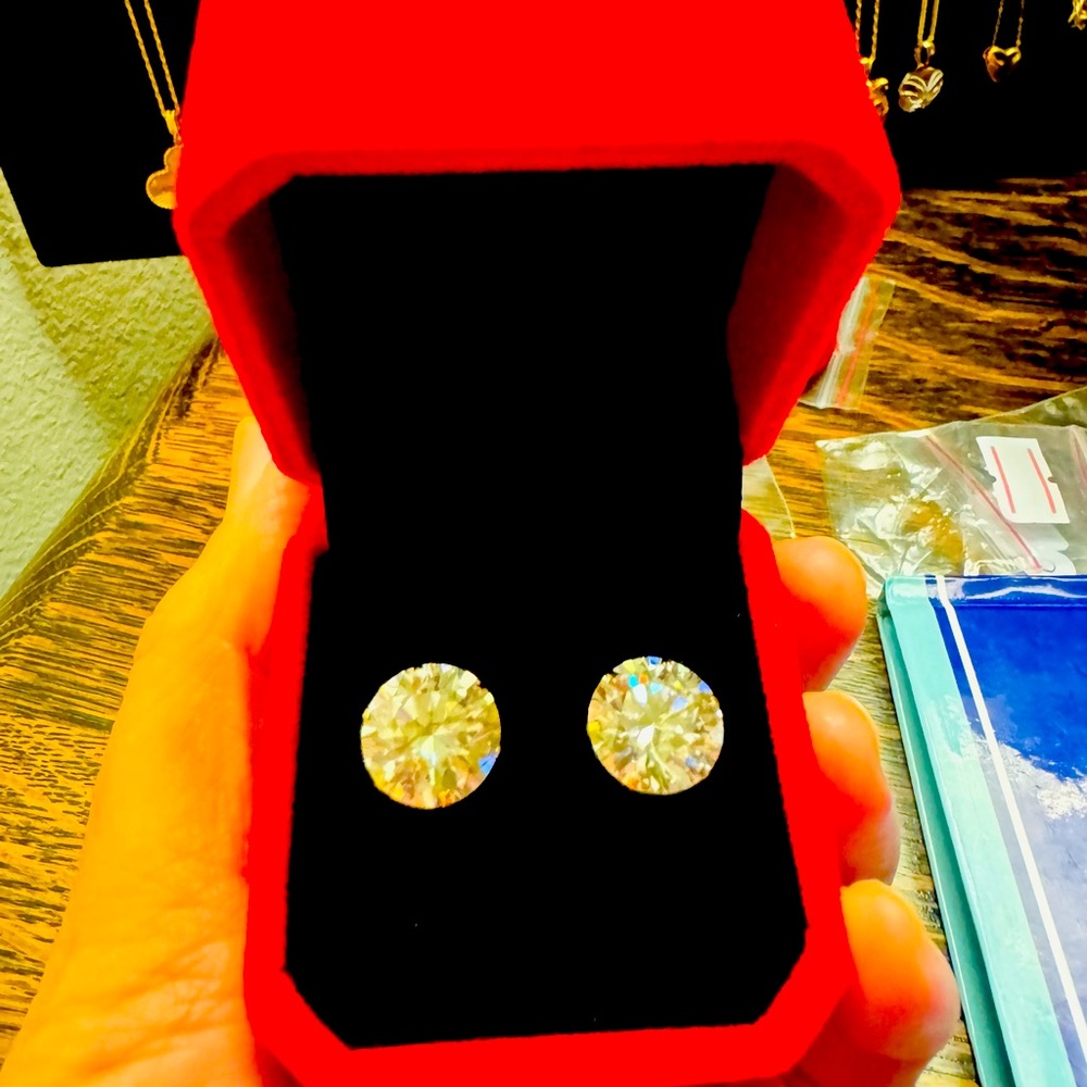 K18 Moisanite Stud Earings diamond YG 10 TW VVS7 Color E